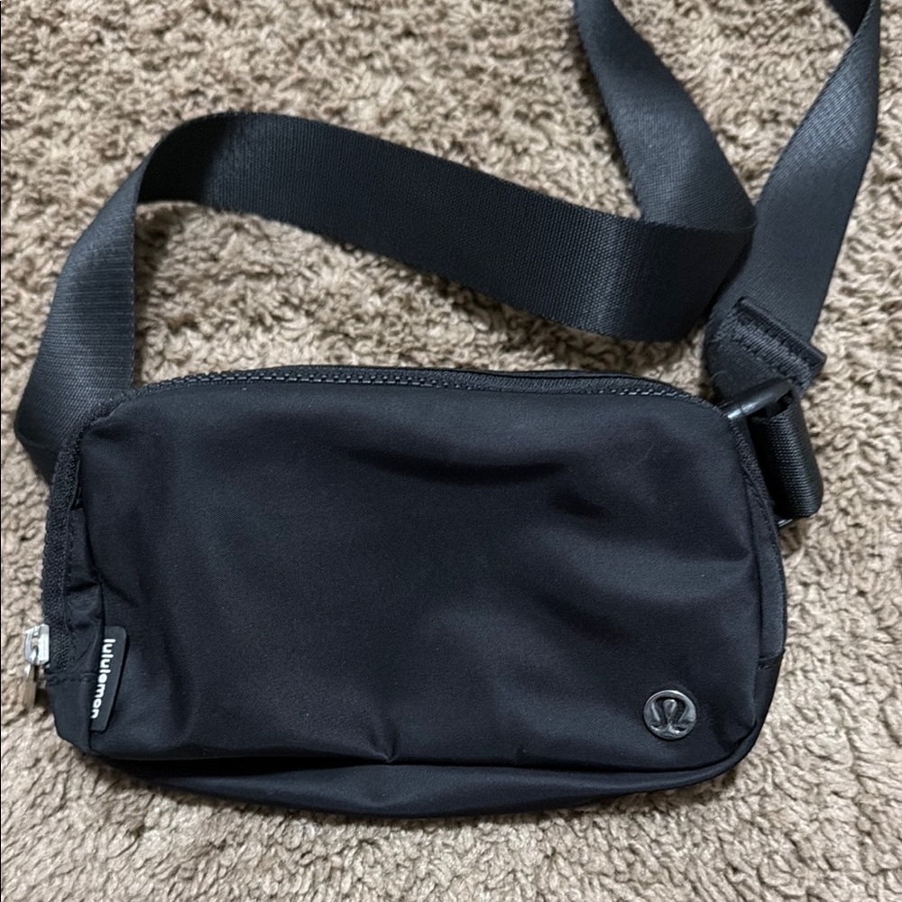 Black Lululemon 1L belt bag